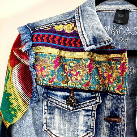 *SOLD* Desigual Sequin Embroidered Jean Jacket M - Picture 3 of 5